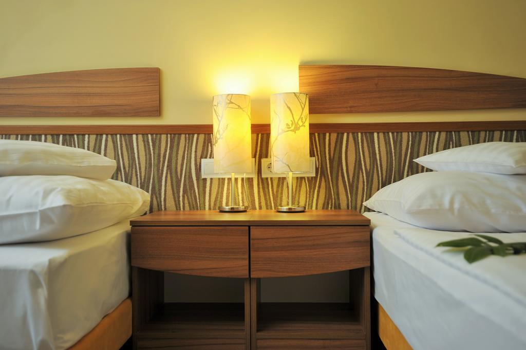 Park Hotel Gyula Exterior photo