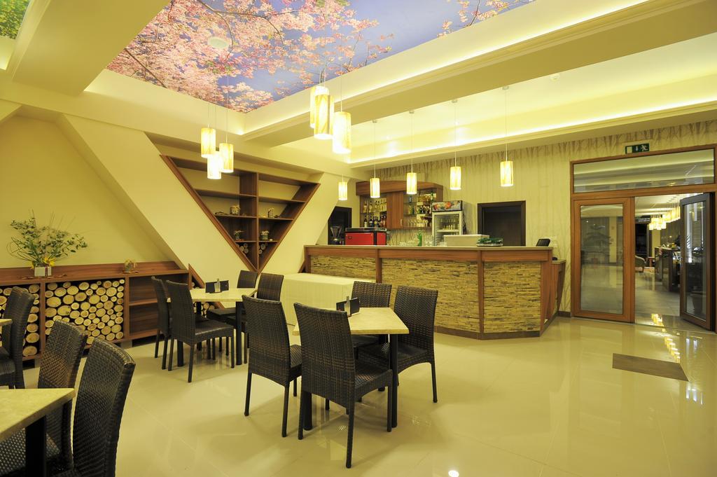 Park Hotel Gyula Exterior photo